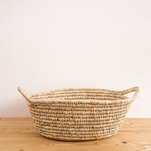 Grosser flacher Korb