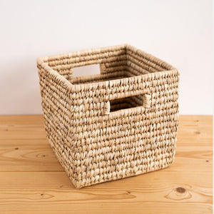 Korb quadratisch 30 x 30 cm auf Tisch
