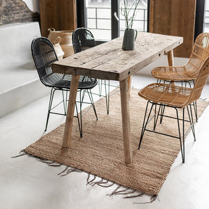 Großer Teppich Wasserhyazinthe im Esszimmer unter Tisch