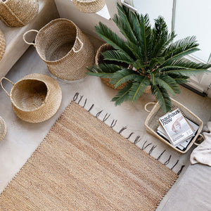 Großer Naturafaser Teppich mit Fransen