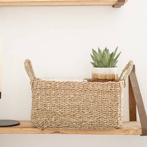 Rechteckiger Seegras Korb Pura im Regal, ideal für Ordnung im Wohnzimmer