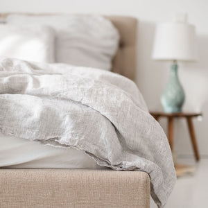 Gemütliche Leinen Bettwäsche grau gestreift
