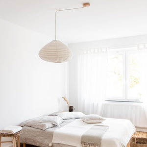 Leinen Leuchte in Lampion Optik im Schlafzimmer