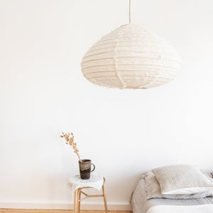 Weiße Hänge-Lampe aus Leinen und Rattan