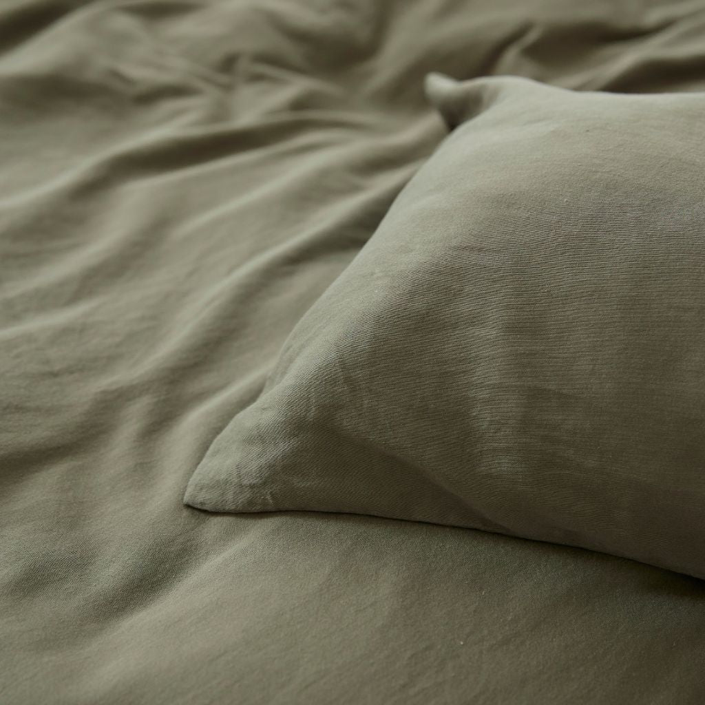 Baumwollsatin Kissenbezug in Olivgrün - Nido Botanical