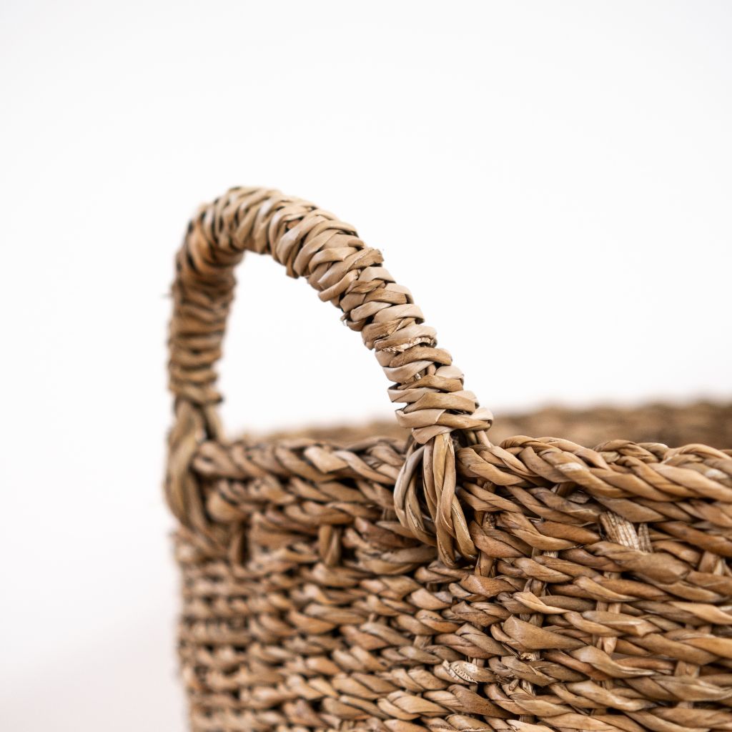 Korb geflochten mit Henkeln