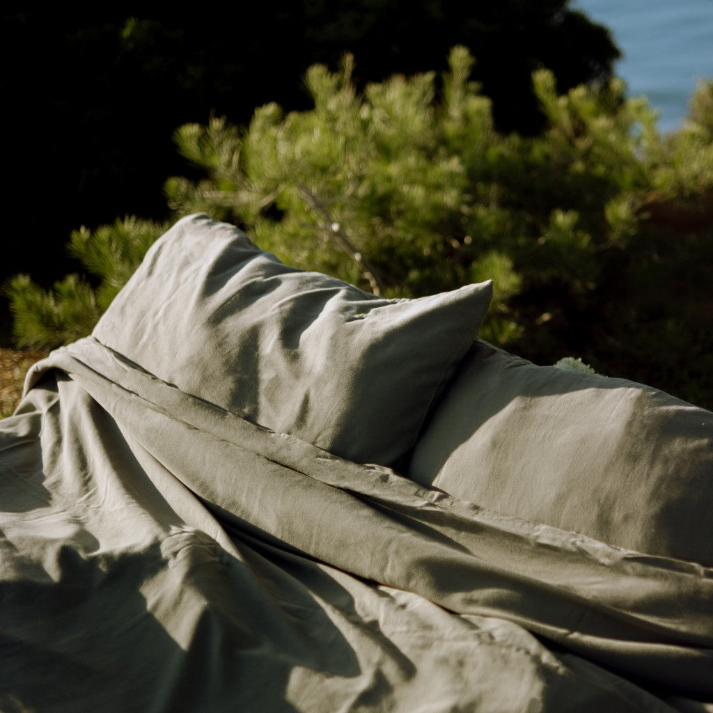 Baumwollsatin Deckenbezug in Olivgrün- Nido Botanical