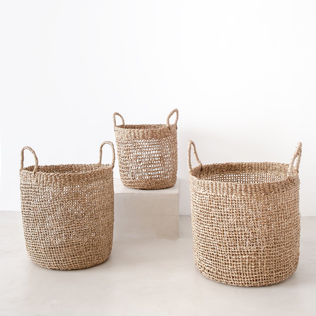 Runder Seegras Korb Mera mit Henkeln im Wohnzimmer