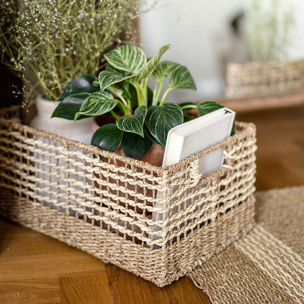 Kleiner Regalkorb mit Griffen