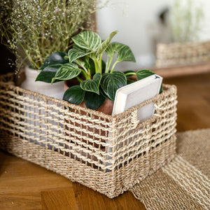 Kleiner Regalkorb mit Griffen