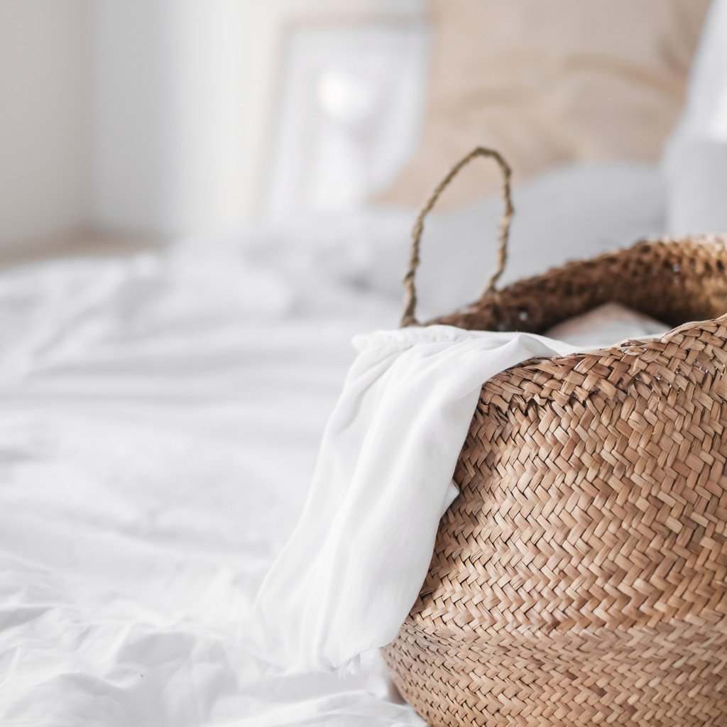 Nahaufnahme: Seegras Wäschekorb Kamu mit feiner Flechtstruktur